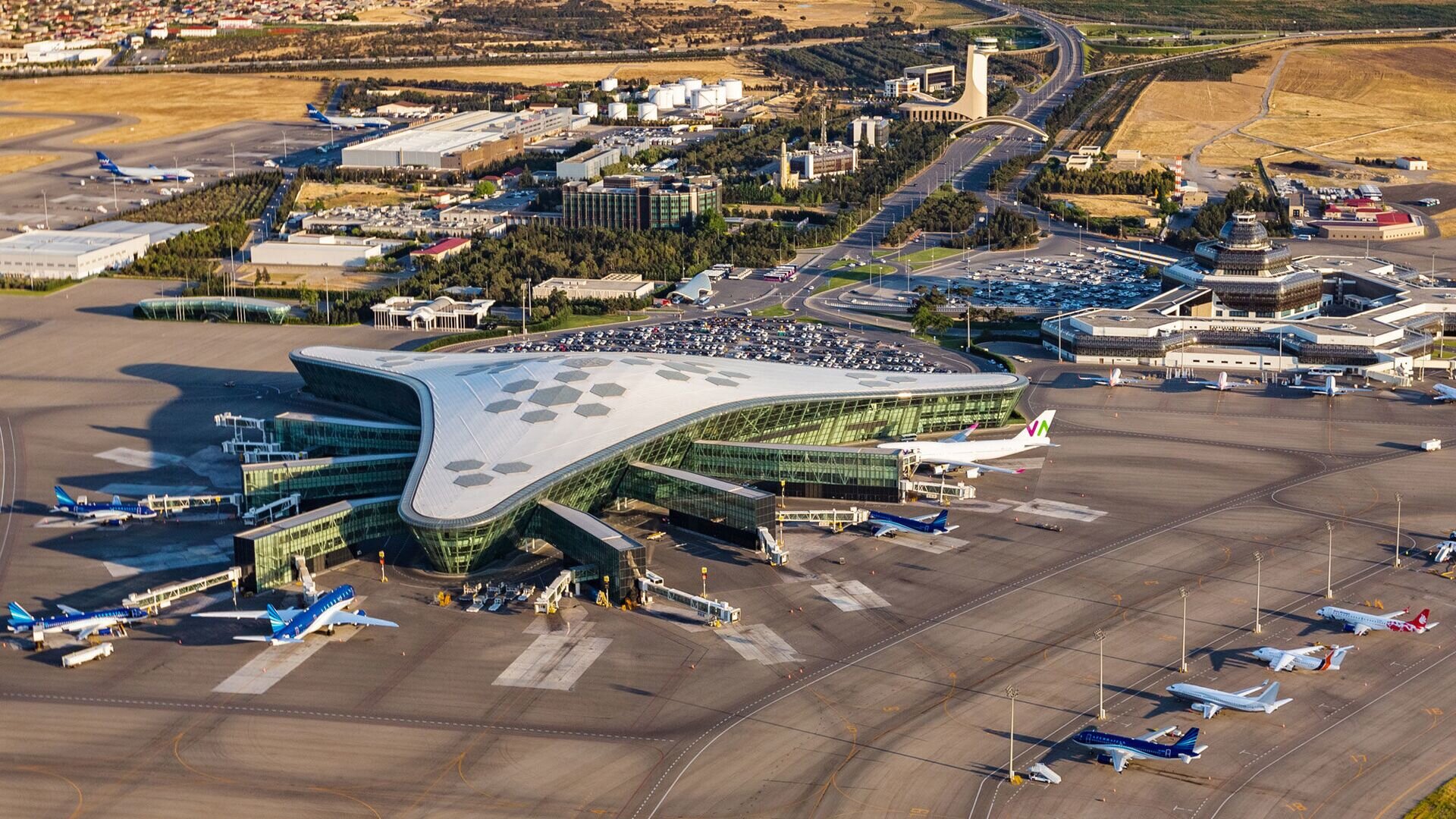 Bakı aeroportuna təcili eniş - Nə baş verib?