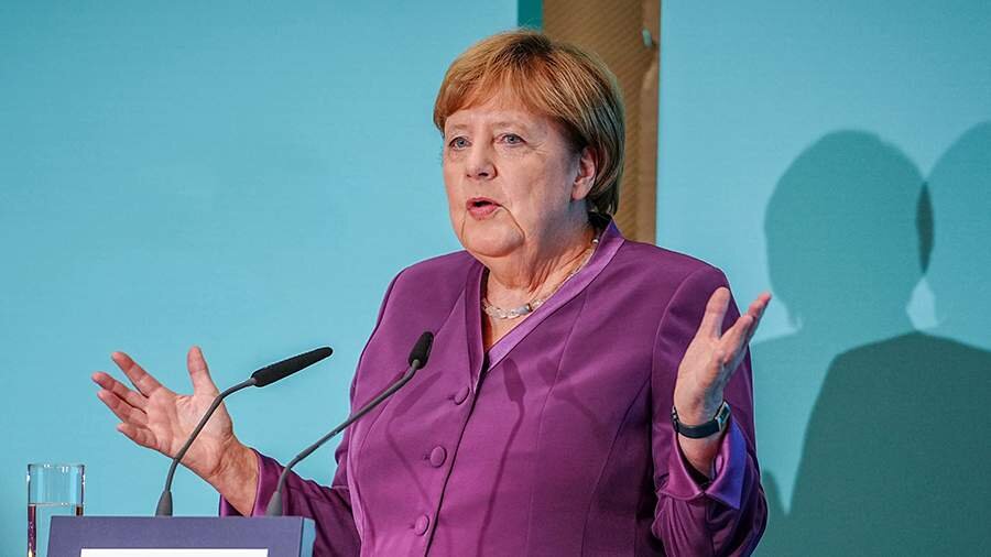 Merkel Zelenskinin onu günah keçisi adlandirmağından şikayətlənib