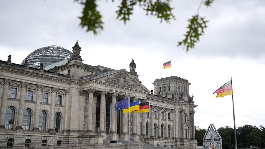 Dünya Bundestaq Zelenskinin Almaniyaya səfəri üçün xərclərin hesablanmasına çağırıb