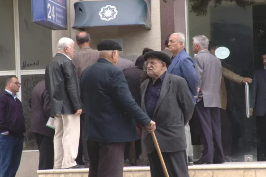 Pensiya yaşı azaldılacaq? - Komitə sədri cavab verdi