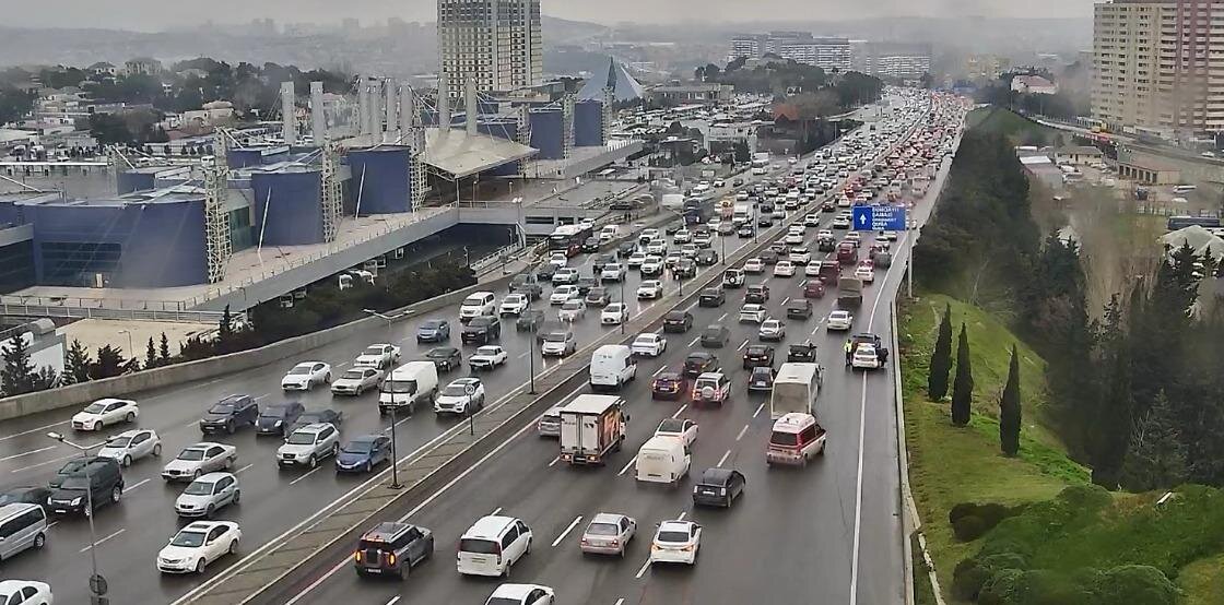 Bakının yolları KEÇİLMƏZ HALDA