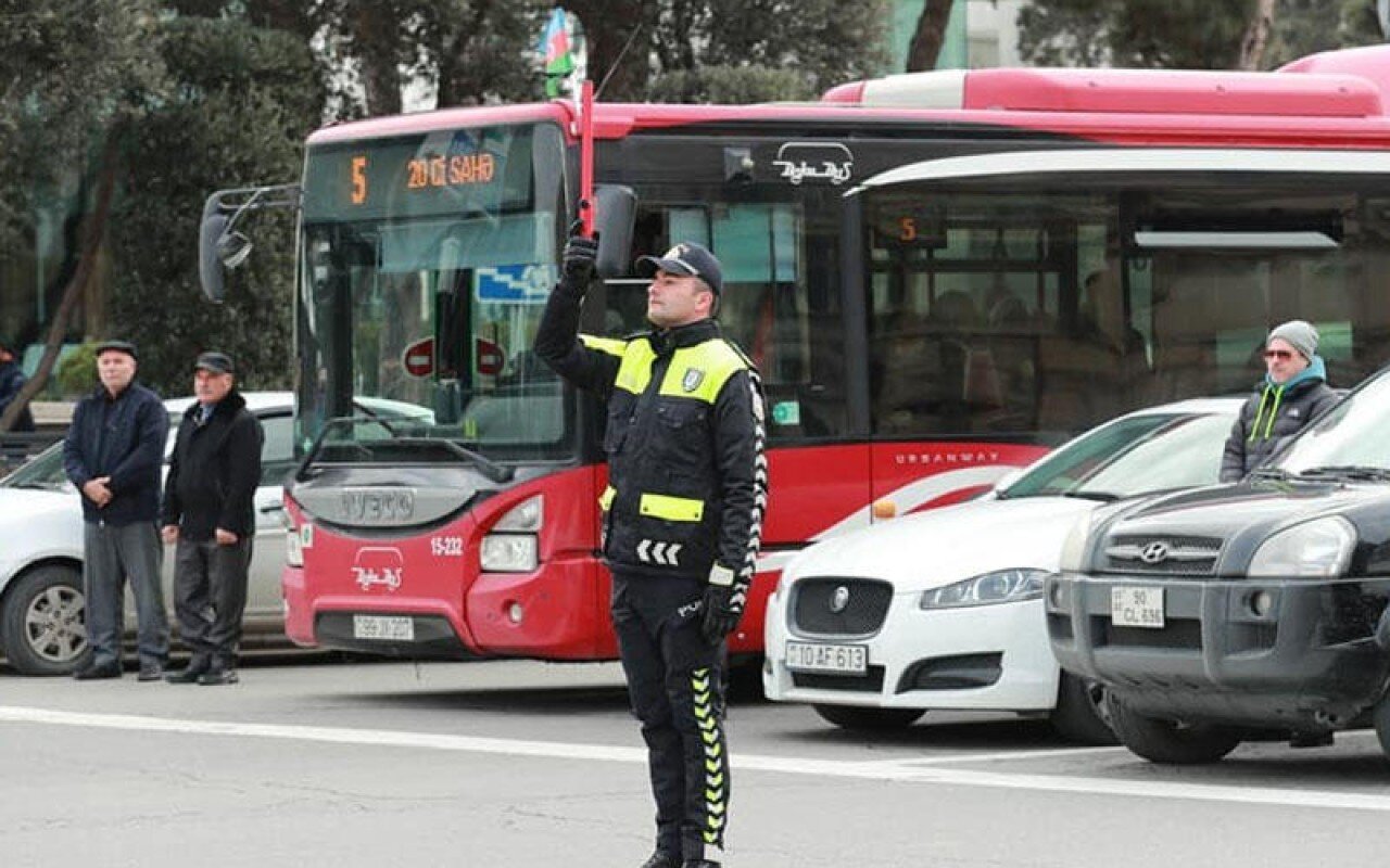 Təyyarə qəzasında həlak olanların xatirəsi bir dəqiqəlik sükutla yad edildi