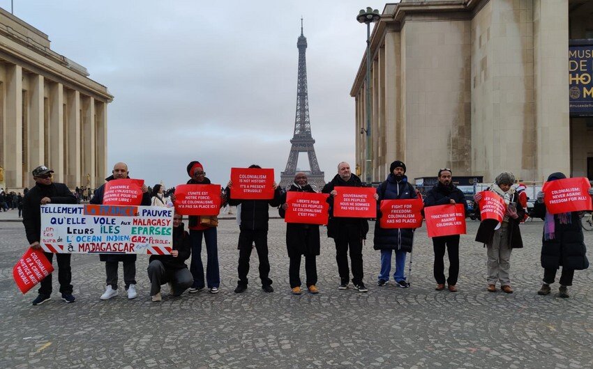 Parisdə Fransanın müstəmləkəçilik siyasətinə qarşı aksiya keçirilib