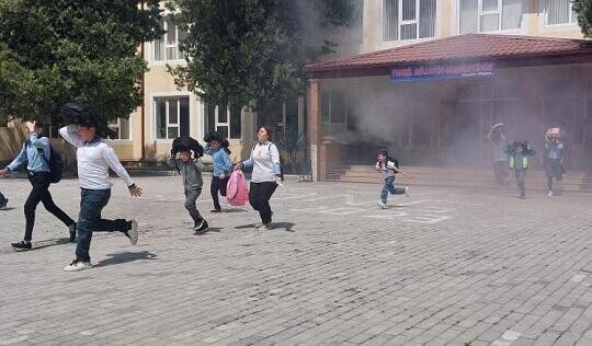 Tovuz məktəbində yanğın: şagird və müəllimlər təxliyə edildi