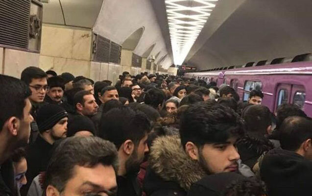 Bakı metrosunda yenə PROBLEM