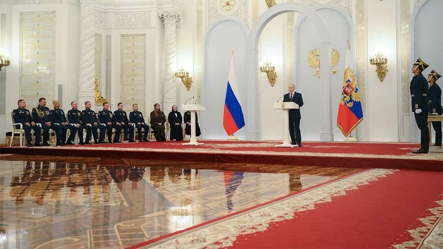 Putin Rusiya Qəhrəmanlarına Qızıl Ulduz medallarını təqdim edib