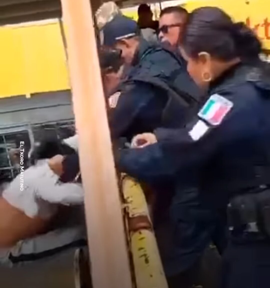 Son dəqiqə: Polislər gənc oğlanı belə xilas etdilər-VİDEO