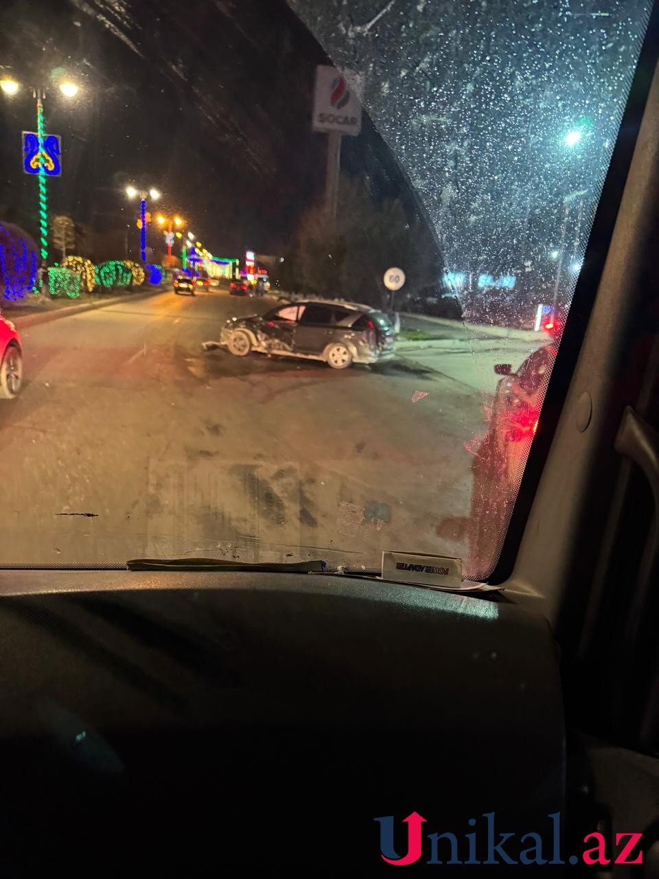 Zəncirvari qəza: BMV avtobusa çırpıldı...