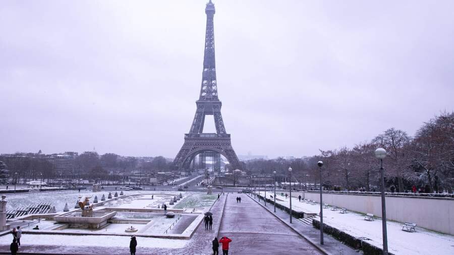 Zaxarova bəyan edib ki, Paris Rusiya ilə qarşıdurmaya hazırlaşır