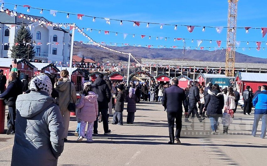 Ölkənin müxtəlif bölgələrindən insanlar Yeni il tətili üçün Xankəndiyə axın edib