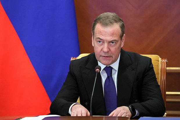 Medvedev Zelenskinin Rusiya xalqına hörmətsizliklə bağlı sözlərinə cavab verib