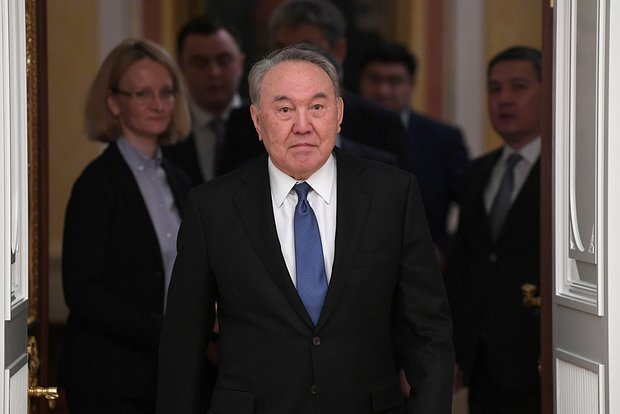 Nazarbayev Kremlə səfər edib