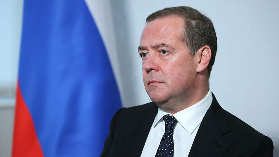 Medvedev Ukrayna münaqişəsinin nizamlanması ssenarilərini tənqid etdi