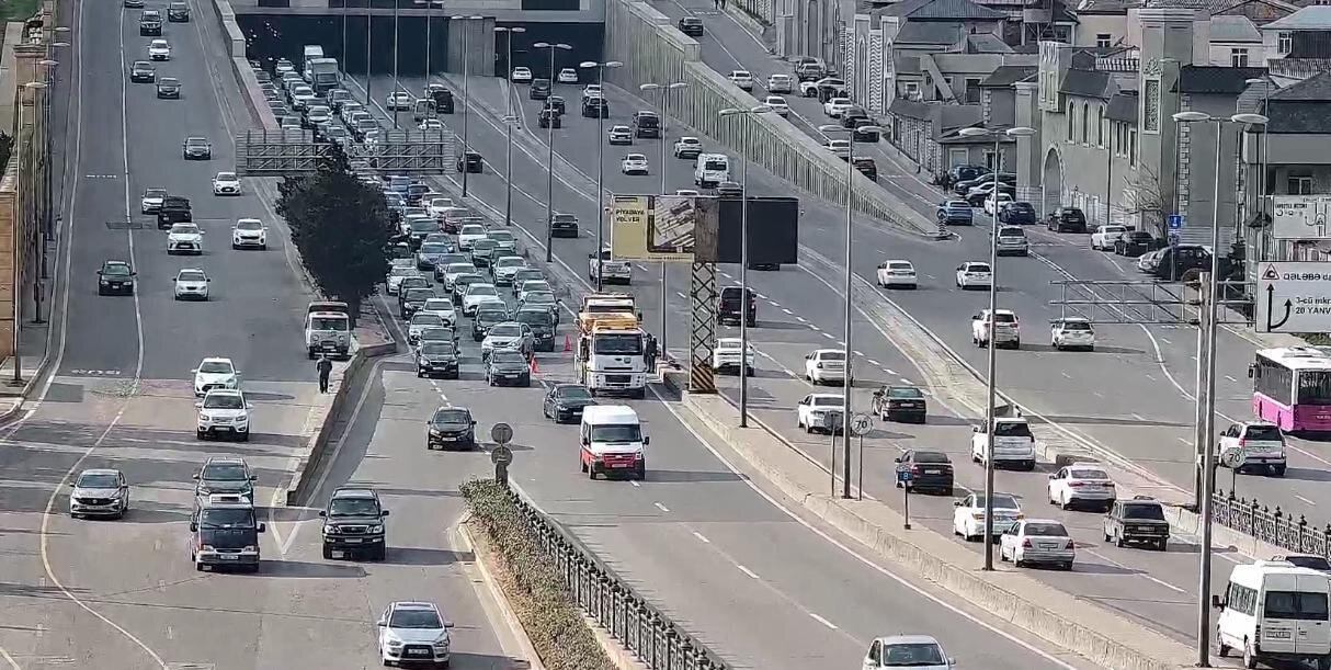 Bakıda yol təmiri tıxaca səbəb oldu