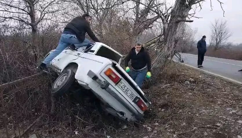 Oğuzda maşın aşdı: Xəsarət alanlar var