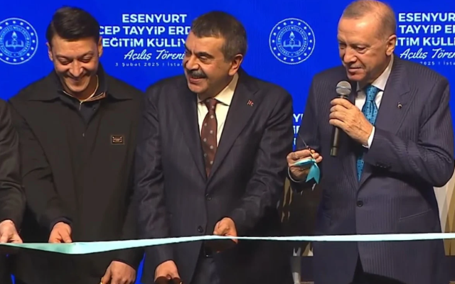 "A kişi, sən də çox utancaqsan" - Ərdoğandan Özilə
