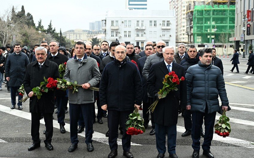 Mikayıl Cabbarovun komandası “Ana harayı” abidəsini ziyarət edib