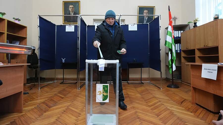 Abxaziyada prezident seçkiləri üçün seçki məntəqələri açılıb