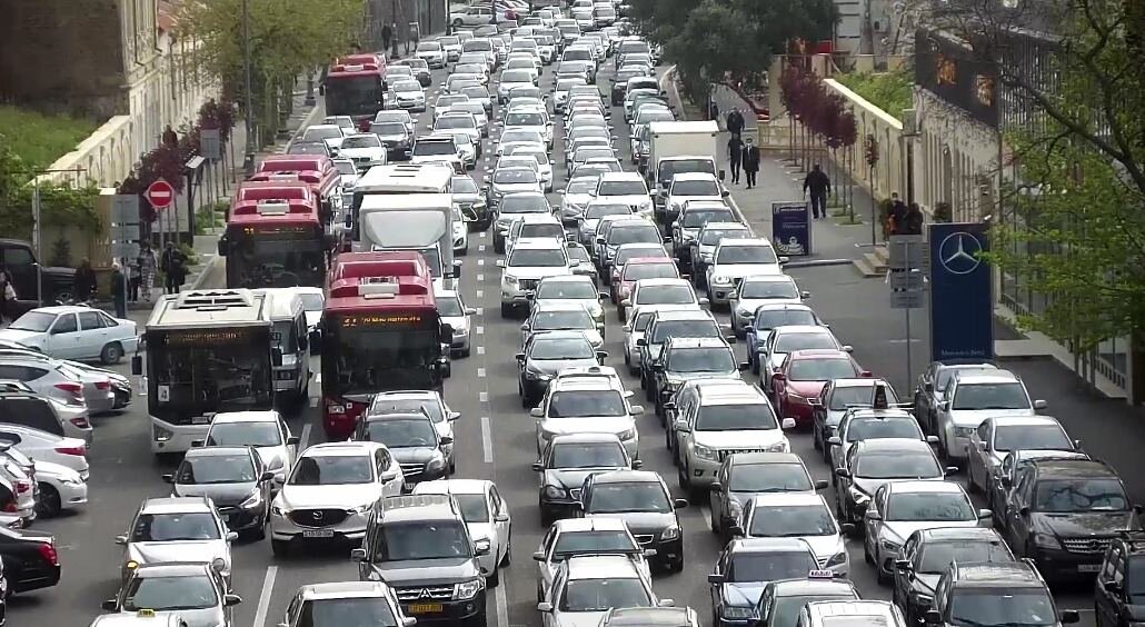 Bakıda axşam tıxacı-Yollar yenə keçilməz oldu