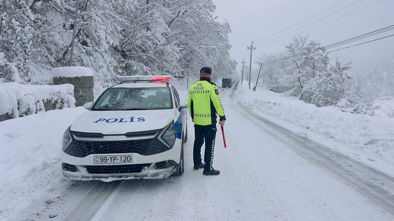 Baş Dövlət Yol Polisi  İdarəsinin həftəsonu səfərə çıxan sürücülərə müraciəti