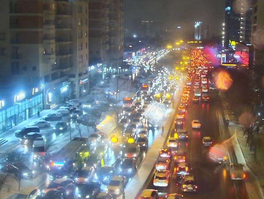 Bakı yolları yenə keçilməz halda...