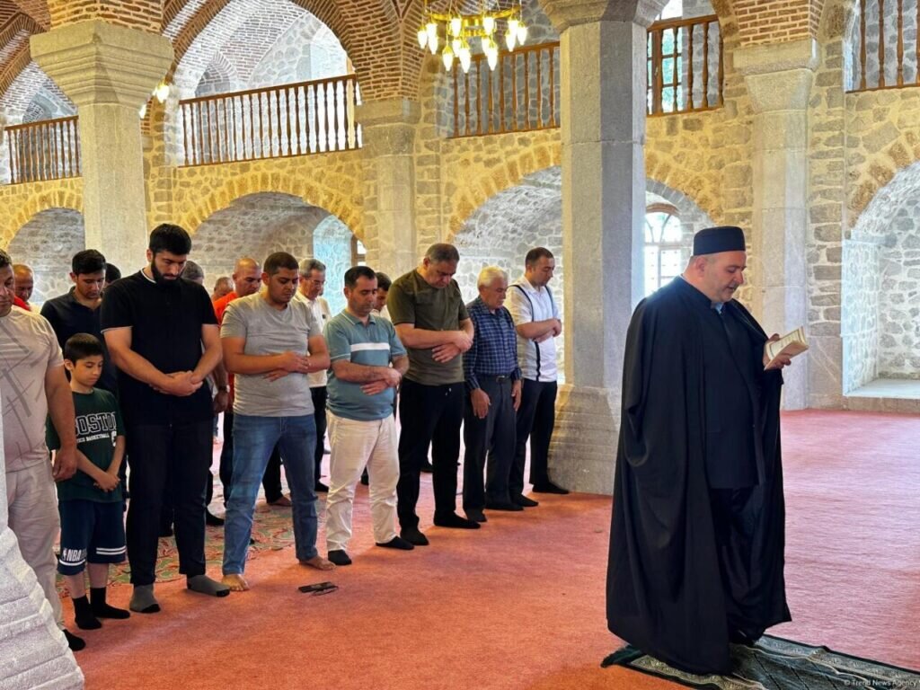 Bayram namazı nə zaman qılınacaq? – AÇIQLAMA
