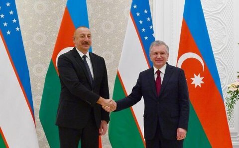 İlham Əliyev Mirziyayevlə danışdı