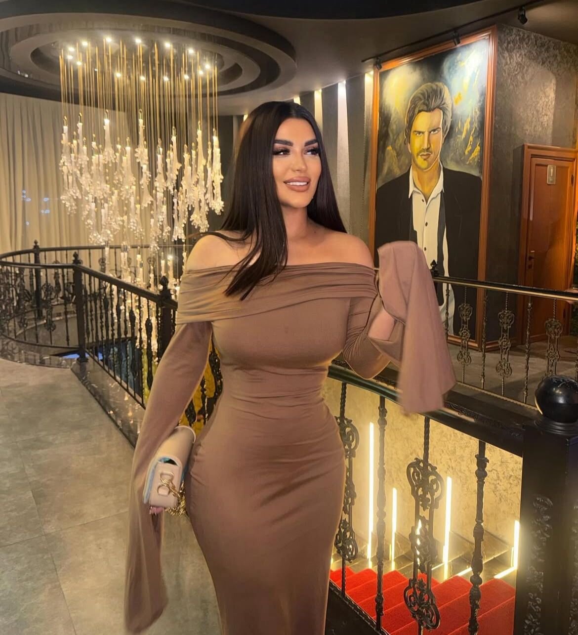 Liposaksiya əməliyyatı etdirən modelin bədəni çürüyür, həkim isə iddiaları qəbul etmir
