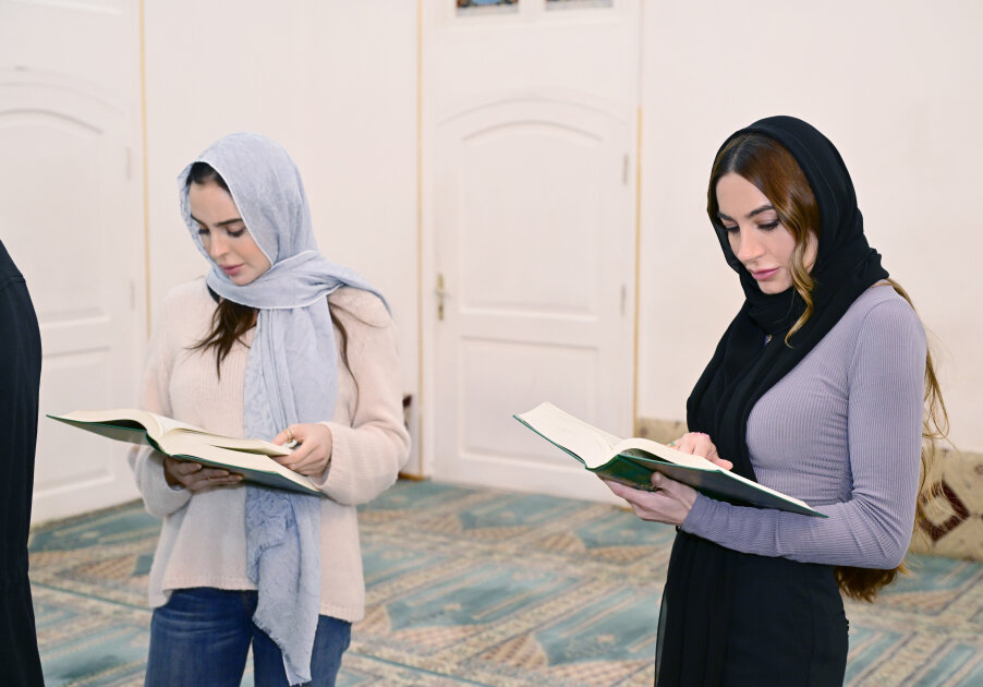 Mehriban Əliyeva ilə qızlarına “Qurani-Kərim” hədiyyə olundu