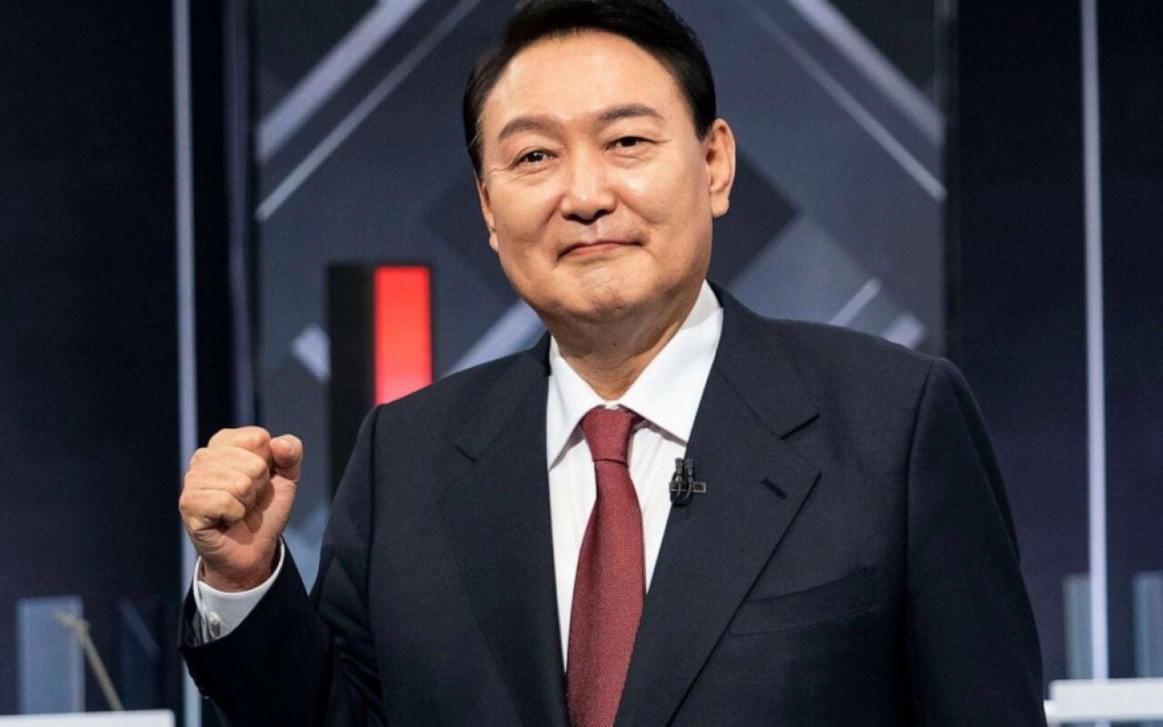 Dövlətə xəyanətə görə həbs olunan prezident sərbəst buraxıldı
