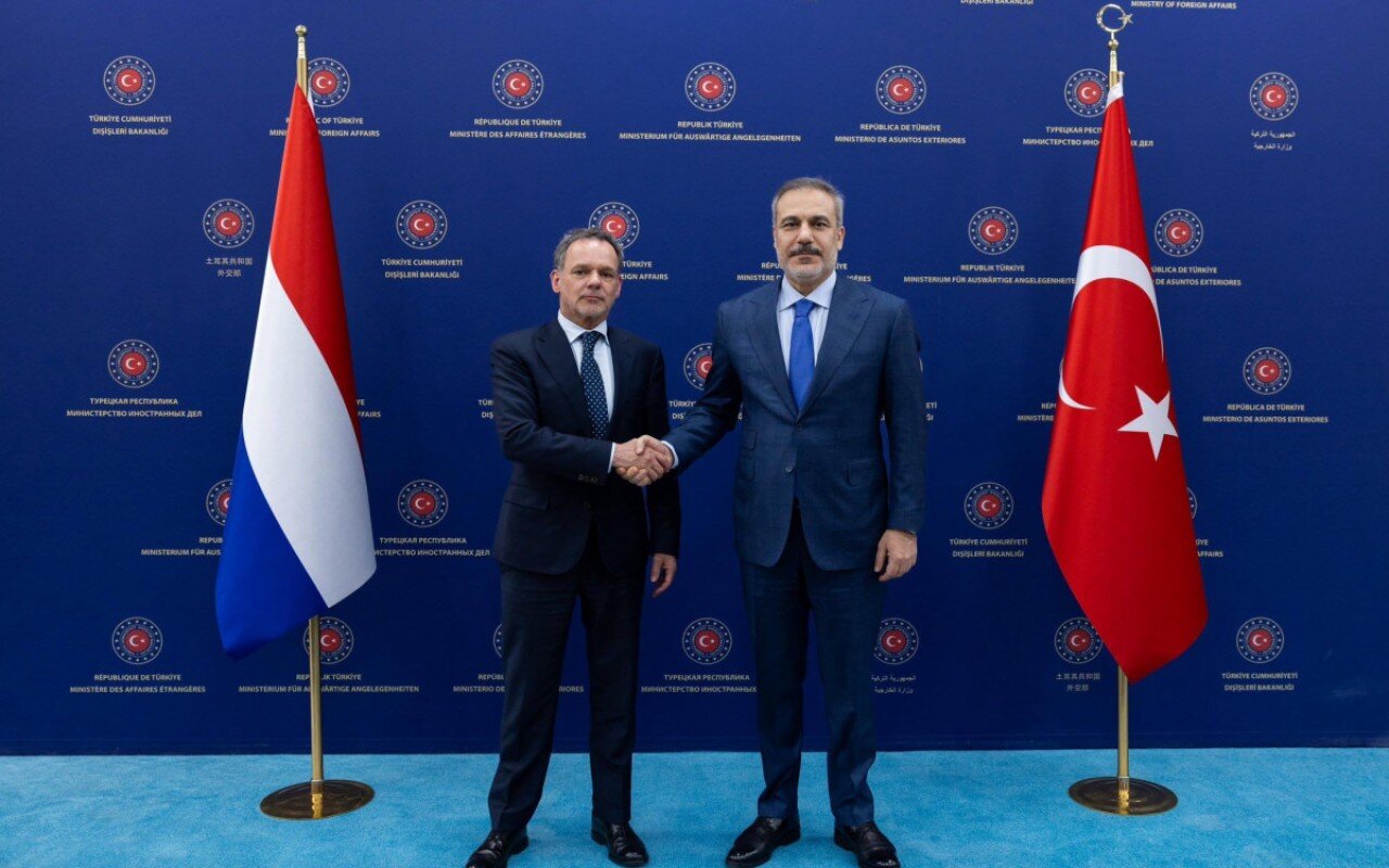Hakan Fidan hollandiyalı həmkarı ilə GÖRÜŞDÜ