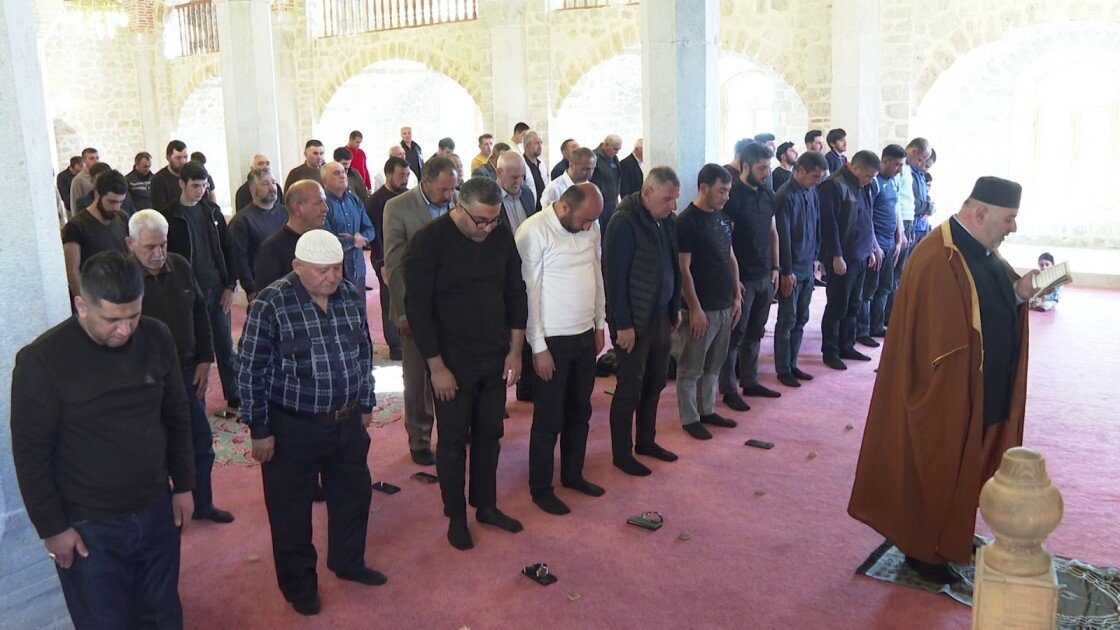 Şuşada bayram namazı qılındı - FOTOLAR (VİDEO)