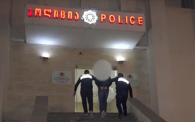 Gürcüstanda polis maşınına ziyan vuran Rusiya vətəndaşı saxlanıldı