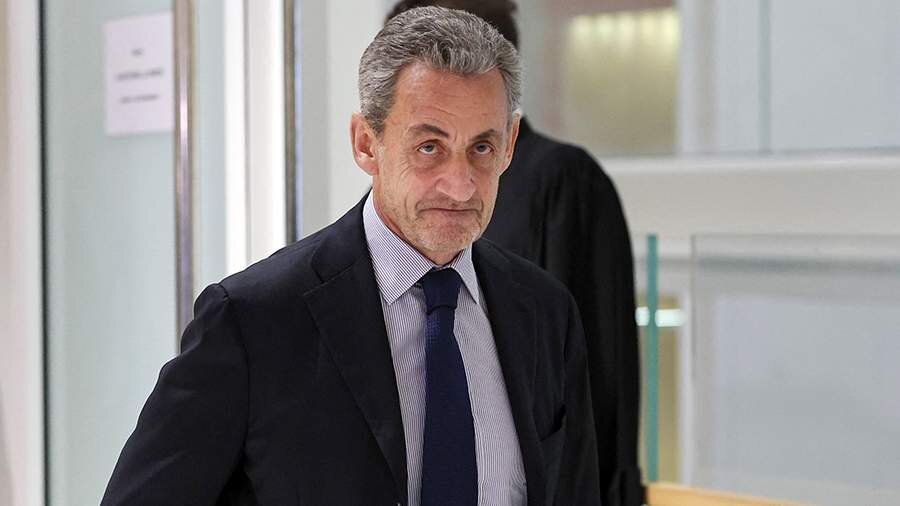 Paris prokurorluğu Sarkoziyə 7 il həbs cəzası istəyib