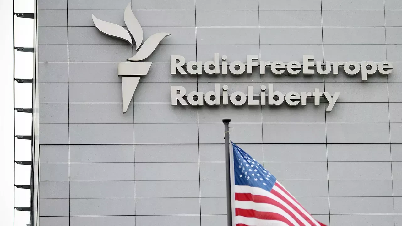 Tramp “Azadlıq Radiosu” və “Amerikanın səsi”ni idarə edən agentliyi LƏĞV ETDİ
