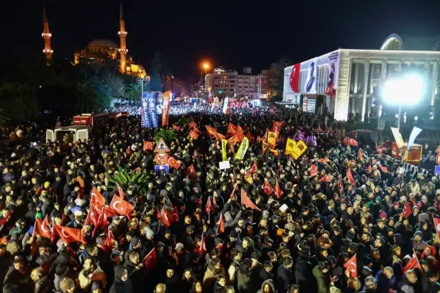 Özgür Özəl xalqa çağırış etdi: bu saatda toplaşın