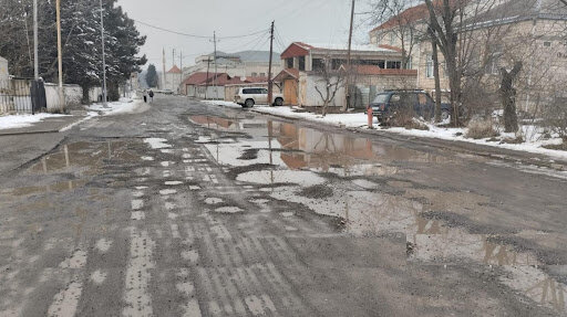 Bakıda qardan sonra əksər yollar dağıldı: Korrupsiya, yoxsa naşılıq?