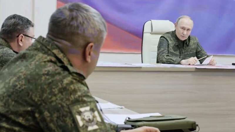 "Putinin hərbi forma geyinməsi heç nəyi dəyişmir, Rusiyanın iqtisadi gücü tükənib"
