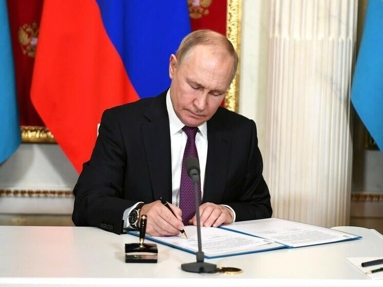 Putin Sahibə Qafarovanı ordenlə təltif etdi