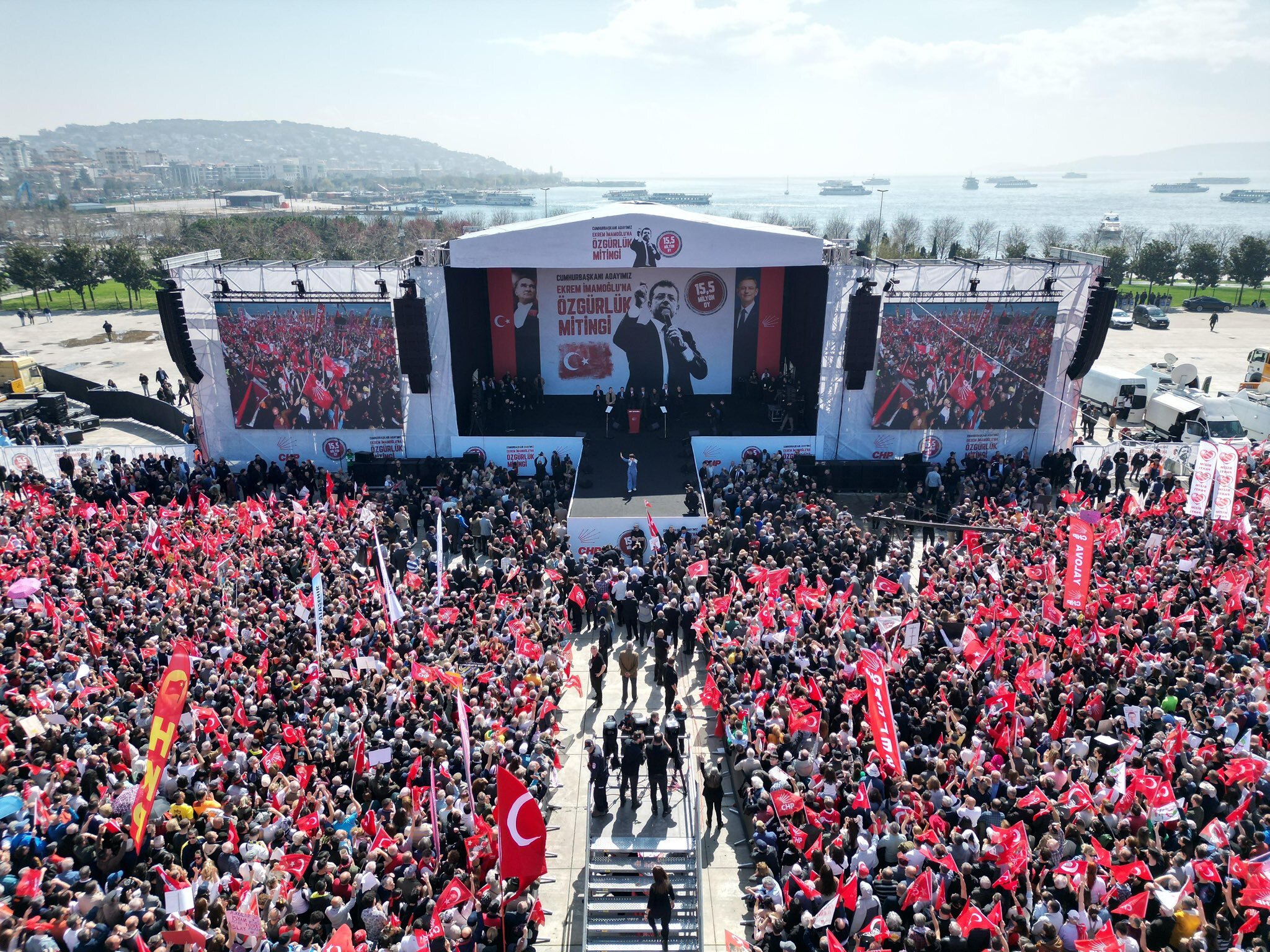 TÜRKİYƏ SİLKƏLƏNİR: İmamoğluya görə 2,2 milyonluq mitinq