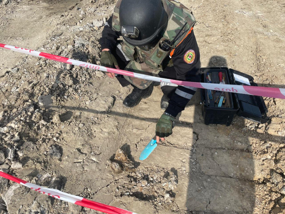 Bakıda hərbi sursat tapılıb (FOTO)