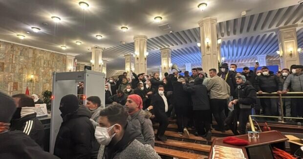 Türkiyədə İstanbul meriyasına hücum: Saxlanılanlar var