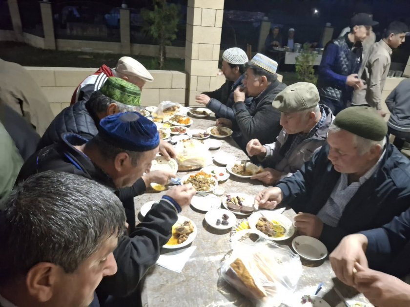 Deputat iftar süfrəsi təşkil etdi