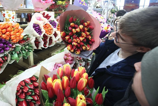 Kişilərin 8 Mart üçün gül seçmə prinsipi izah olundu