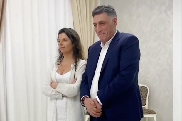 Simonyan ruslara müraciət edib