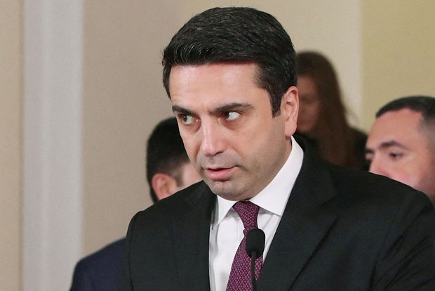 Simonyan bahalı ayaqqabılarından danışdı...