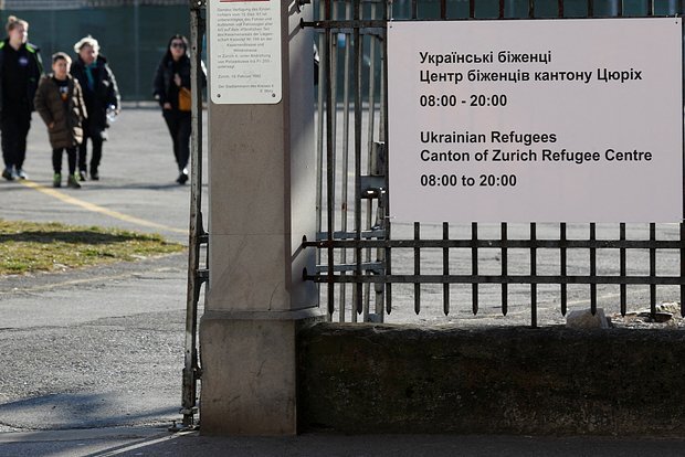 On minlərlə ukraynalı İsveçrədə qaçqın statusunu itirib