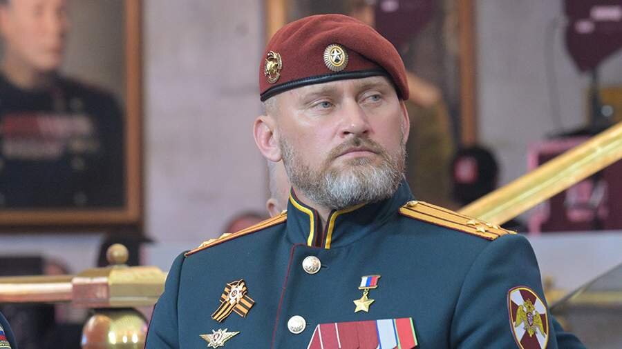 Putin Rusiya Qəhrəmanı Beloqlazova general-mayor rütbəsi verib