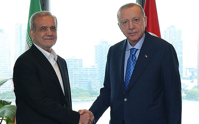 Ərdoğan Pezeşkianla danışdı