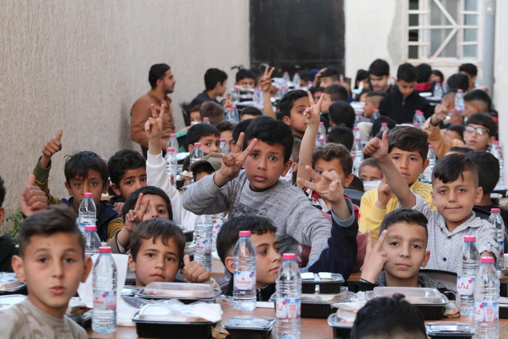 Dəməşqdə kimsəsiz uşaqlar üçün iftar süfrələri təşkil edilib (FOTO)